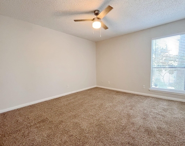 7900 N Stadium Drive - Photo Thumbnail 7