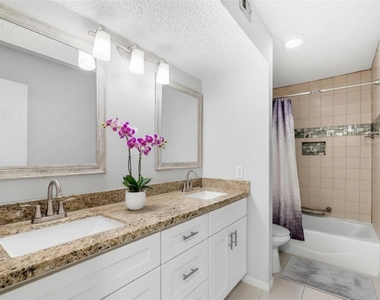 7900 N Stadium Drive - Photo Thumbnail 6