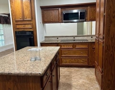 4503 Patterson Lane - Photo Thumbnail 8