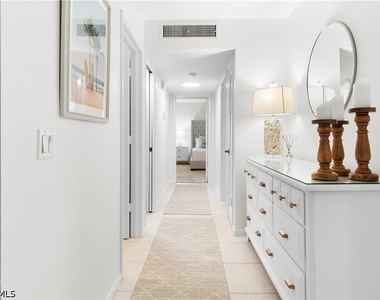 290 4th Street S - Photo Thumbnail 8