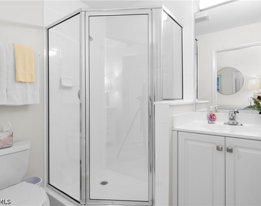 290 4th Street S - Photo Thumbnail 11