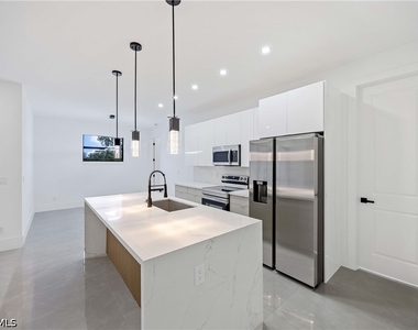 2619 23rd Street W - Photo Thumbnail 13