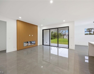 2619 23rd Street W - Photo Thumbnail 6