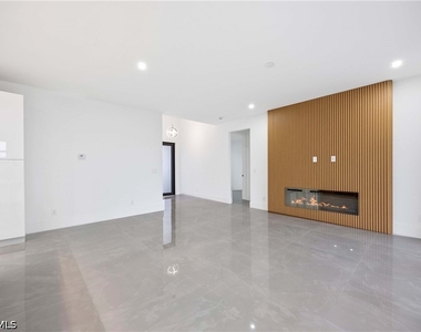 2619 23rd Street W - Photo Thumbnail 8