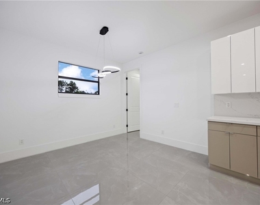 2619 23rd Street W - Photo Thumbnail 9