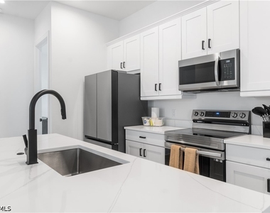 551 97th Avenue N - Photo Thumbnail 8