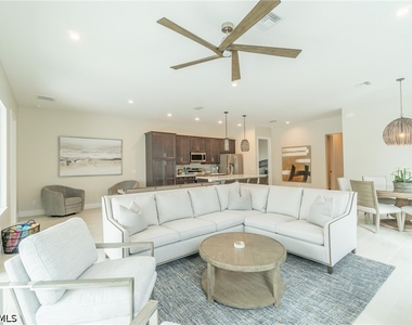 822 105th Avenue N - Photo Thumbnail 4