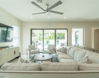 822 105th Avenue N - Photo Thumbnail 5