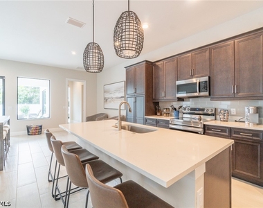 822 105th Avenue N - Photo Thumbnail 8