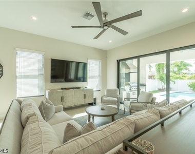 822 105th Avenue N - Photo Thumbnail 3