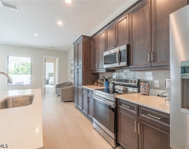 822 105th Avenue N - Photo Thumbnail 9