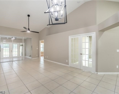 1704 Royal Circle - Photo Thumbnail 8