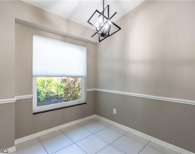 1704 Royal Circle - Photo Thumbnail 13