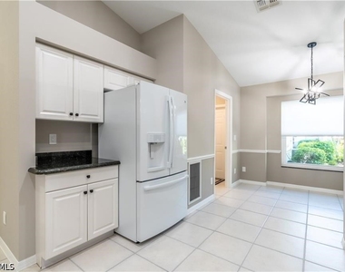 1704 Royal Circle - Photo Thumbnail 11