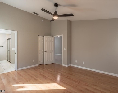 1704 Royal Circle - Photo Thumbnail 14