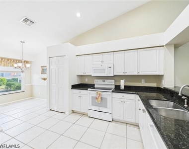 1704 Royal Circle - Photo Thumbnail 10