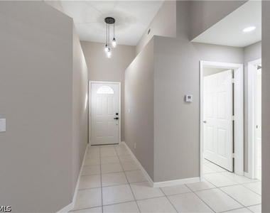 1704 Royal Circle - Photo Thumbnail 2