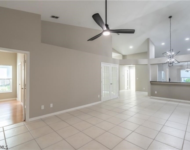 1704 Royal Circle - Photo Thumbnail 4