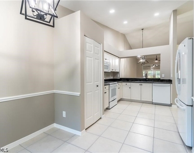1704 Royal Circle - Photo Thumbnail 12