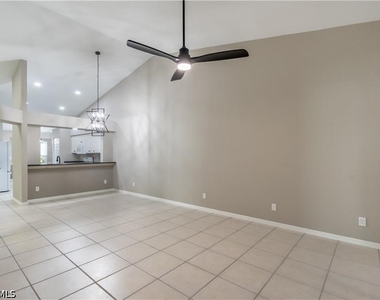 1704 Royal Circle - Photo Thumbnail 5