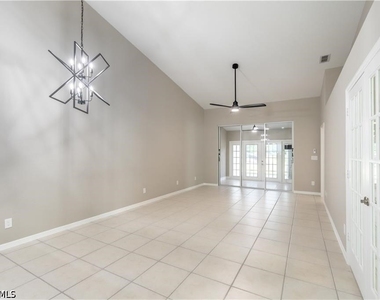 1704 Royal Circle - Photo Thumbnail 7