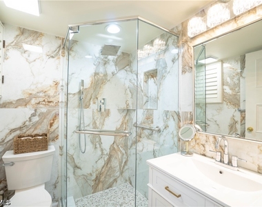 388 4th Avenue S - Photo Thumbnail 3