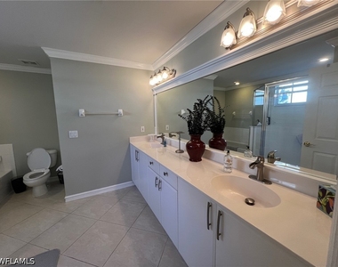 8125 Celeste Drive - Photo Thumbnail 17