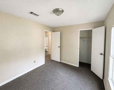 11926 Greensbrook Forest Drive - Photo Thumbnail 32