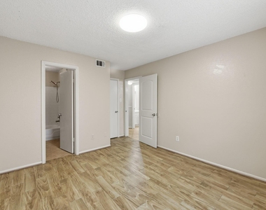 1310 Brenda Lane - Photo Thumbnail 11