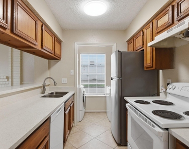 1310 Brenda Lane - Photo Thumbnail 9