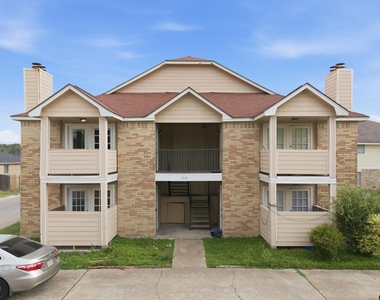 1310 Brenda Lane - Photo Thumbnail 3