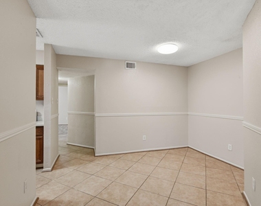 1310 Brenda Lane - Photo Thumbnail 7
