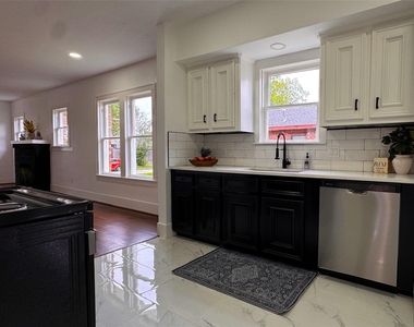 1569 Elliott Street - Photo Thumbnail 4