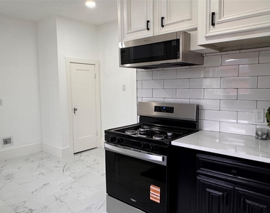 1569 Elliott Street - Photo Thumbnail 5