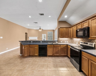 7206 Hollow Field Lane - Photo Thumbnail 6
