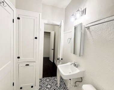 1126 Berthea Street - Photo Thumbnail 15