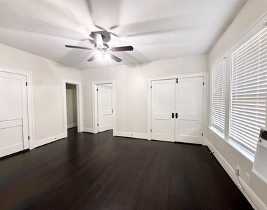 1126 Berthea Street - Photo Thumbnail 4