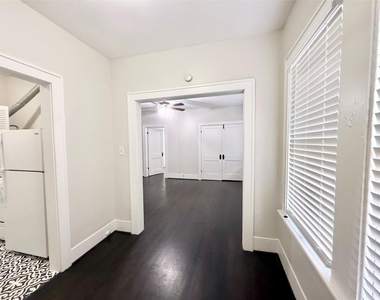 1126 Berthea Street - Photo Thumbnail 6