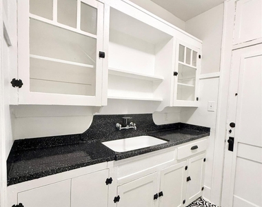 1126 Berthea Street - Photo Thumbnail 9