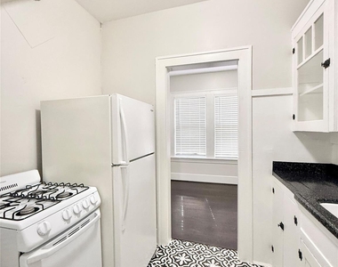 1126 Berthea Street - Photo Thumbnail 8