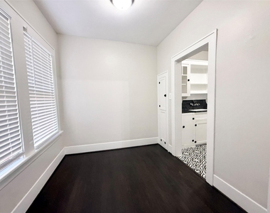 1126 Berthea Street - Photo Thumbnail 5