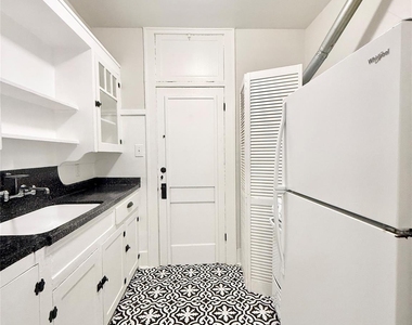 1126 Berthea Street - Photo Thumbnail 7