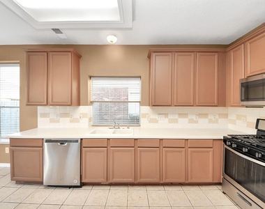 4703 Zachary Lane - Photo Thumbnail 6