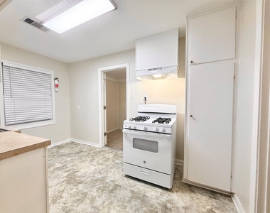 1232 San Felipe Street - Photo Thumbnail 5