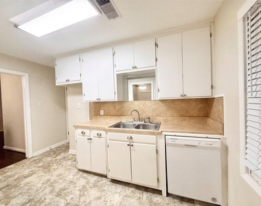 1232 San Felipe Street - Photo Thumbnail 6