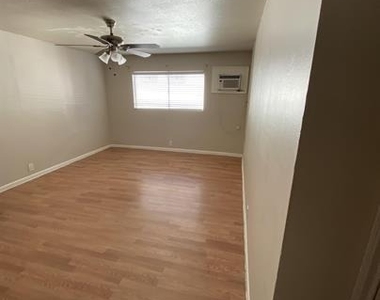 502 West Alabama Street - Photo Thumbnail 3