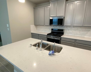 7059 Silverleaf Oak Street - Photo Thumbnail 7