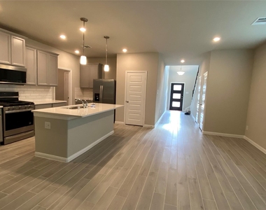 7059 Silverleaf Oak Street - Photo Thumbnail 10