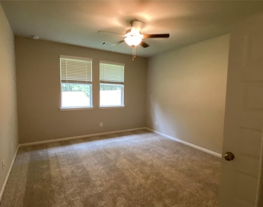 7059 Silverleaf Oak Street - Photo Thumbnail 11
