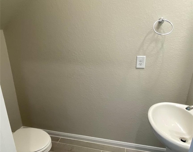 7059 Silverleaf Oak Street - Photo Thumbnail 17